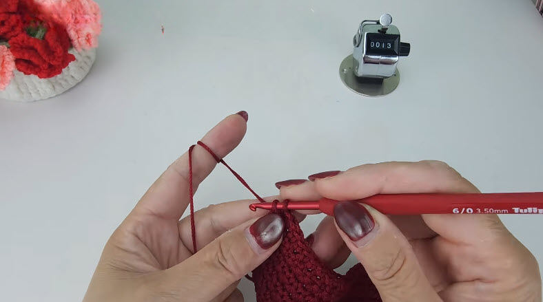Crochet Red Bow Handbag Pattern with Ribbon Accent